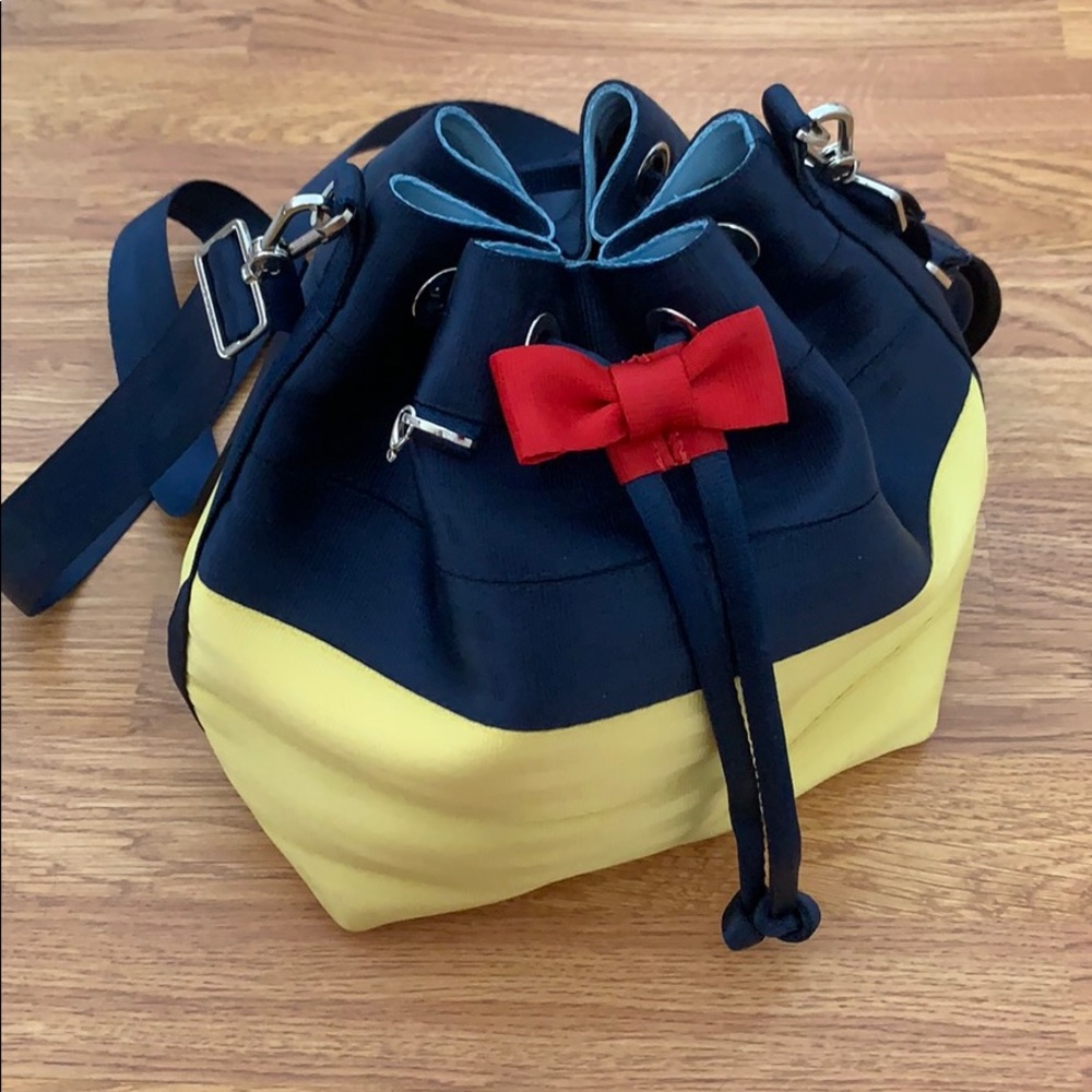 Harvey’s Parkhopper Snow White Seatbelt Bag